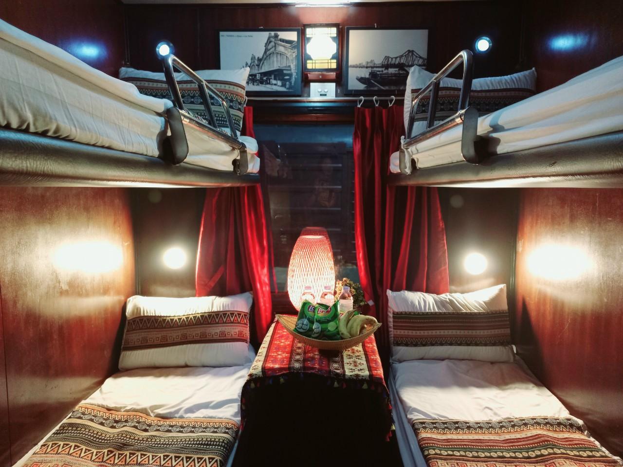 Ha Noi - Lao Cai on SP3 ( 22h00 - 05h55 )  (Deluxe 4 Berths Cabin, One Way)