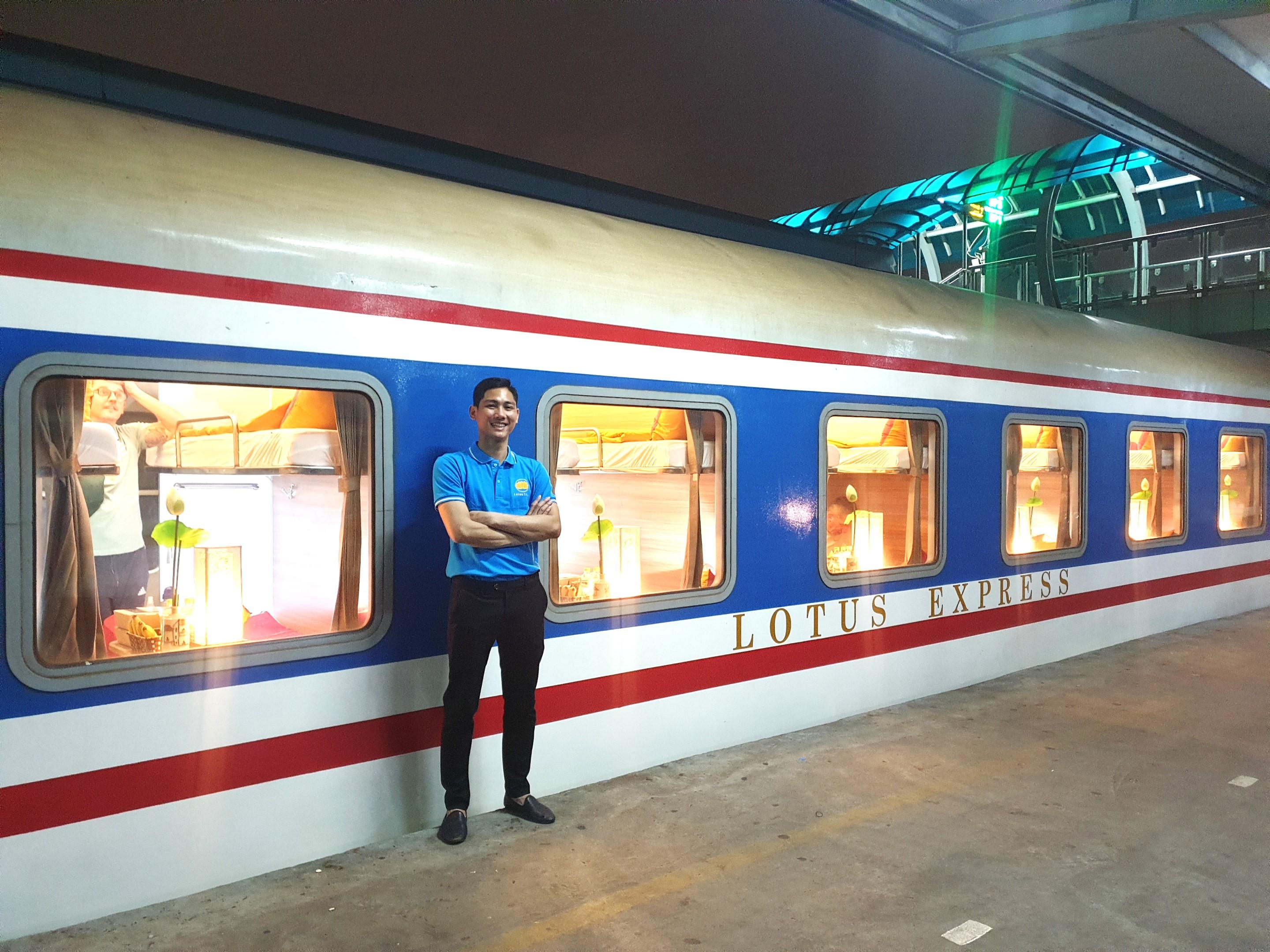 Ninh Binh – Da Nang SE19 (22h02 – 12h28) by Lotus Train